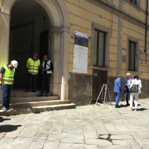 La facciata del Palazzo di via Mazzini dove si sta realizzando la Casa della Comunità