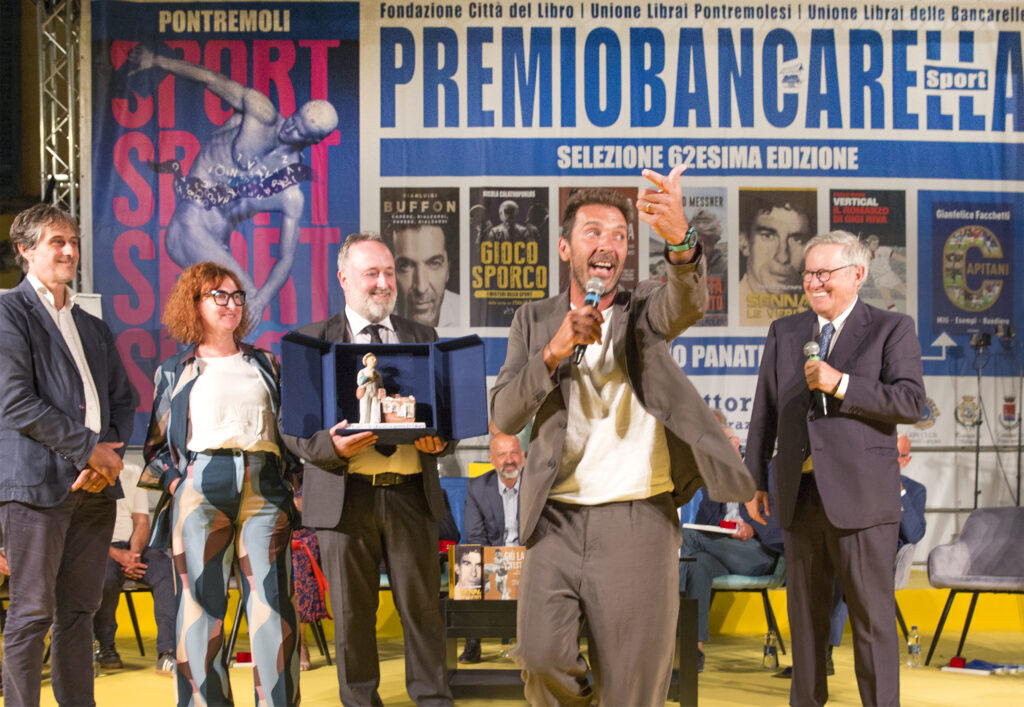 Gigi Buffon festeggia 62° Bancarella Sport (Foto Walter Massari)