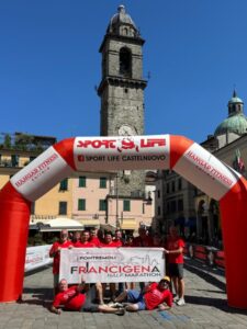 Gli organizzatori della Francigena Half Marathon festeggiano la buona riuscita dell'evento