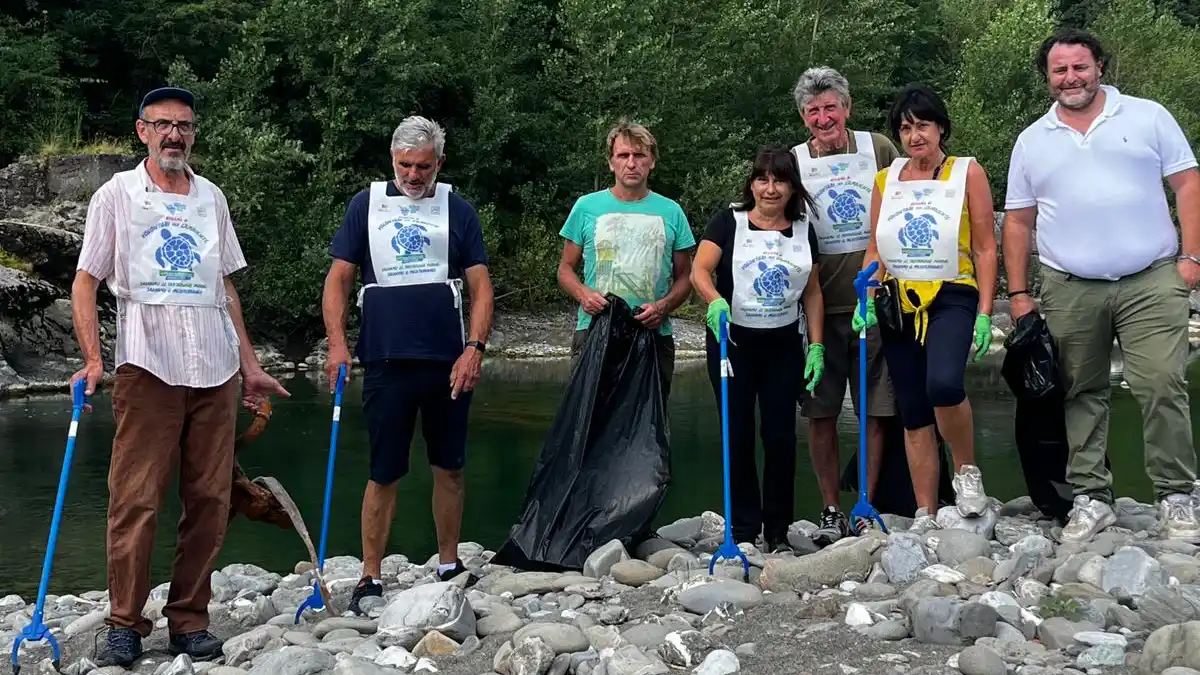 Pulizia del Magra:  volontari e istituzioni contro i rifiuti nel fiume