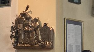 Il bassorilievo bronzeo dedicato al Beato Ruffino realizzato dall’artista Luciano Preti