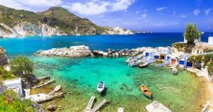 Una suggestiva immagine della costa di un'isola greca