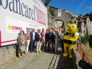 Il momento dell'apertura della manifestazione Bancarel'Miele
