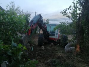 I lavori in corso a Filattiera a lato della scuola dell'infanzia a Filattiera