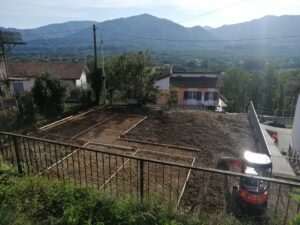 I lavori in corso a Filattiera a lato della scuola dell'infanzia a Filattiera