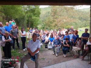 Le persone presenti  all’inaugurazione dell'Oratorio della Madonna del Popolo a Cortila 