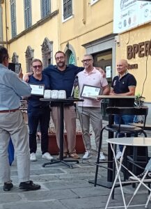 Un momento della premiazione del concorso "Fogli sparsi al Letterario"