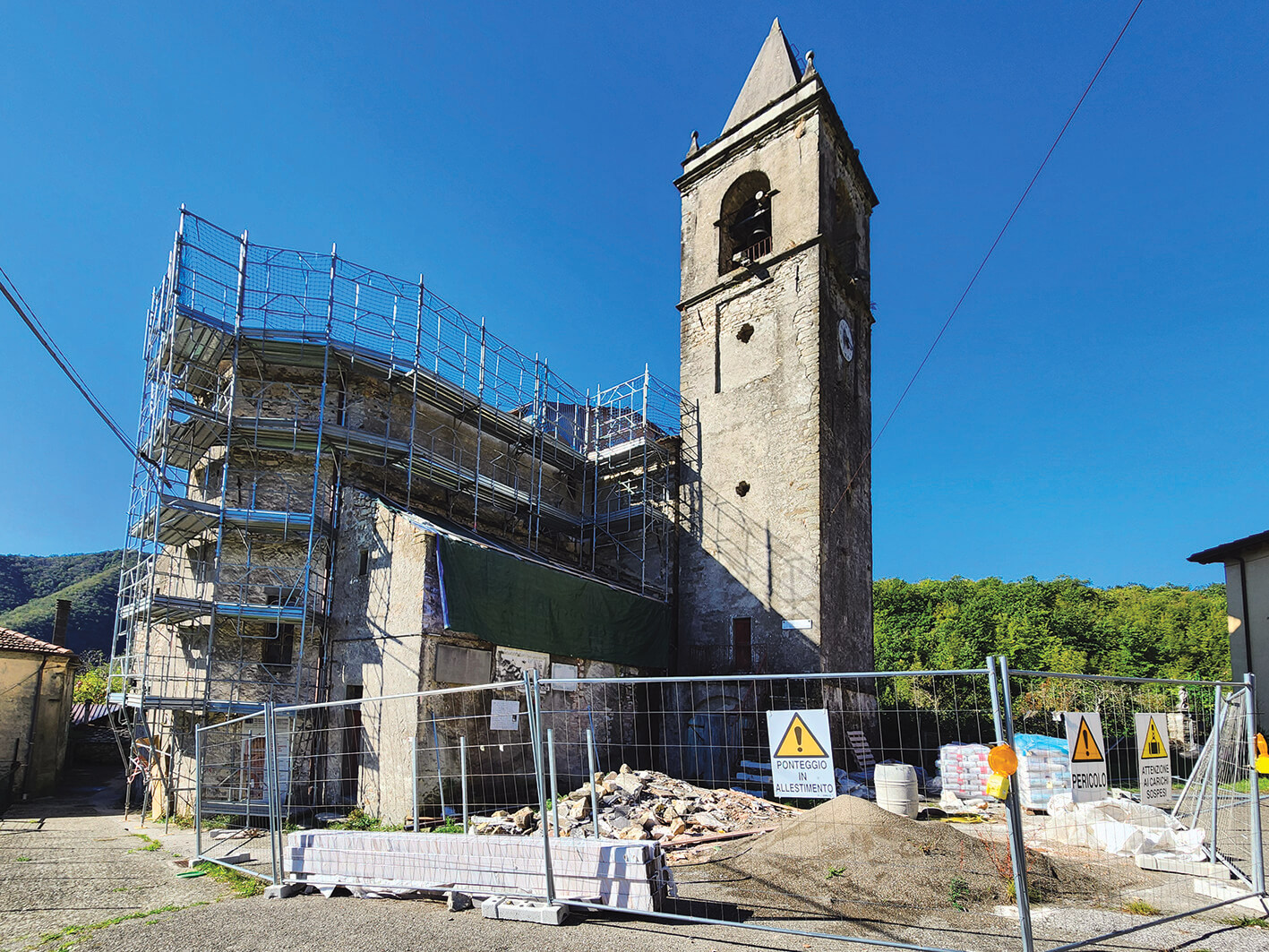 In corso i lavori per il restauro della chiesa di San Medardo