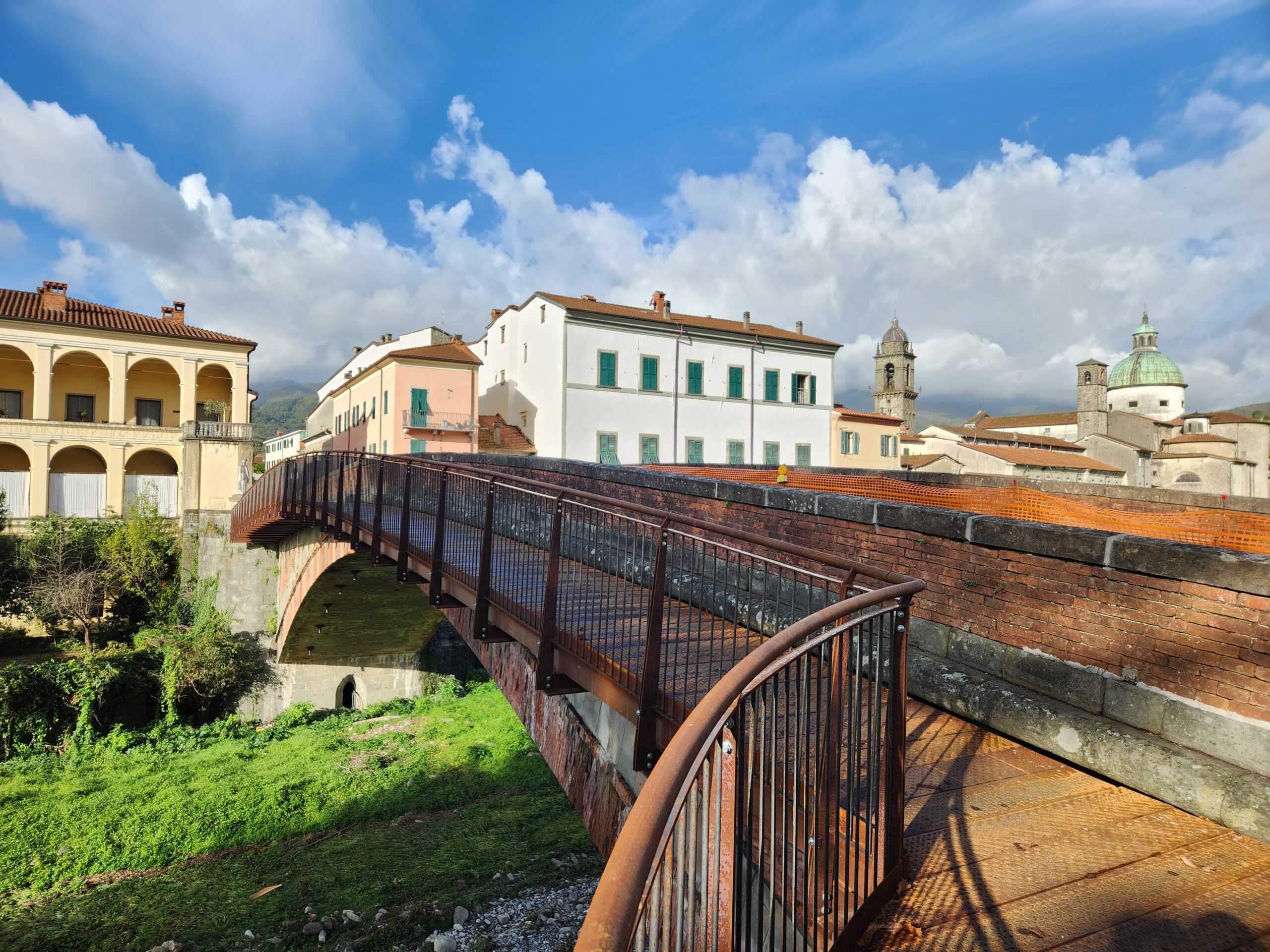 Aperta la passerella pedonale sul  “Ponte Nuovo” a Pontremoli