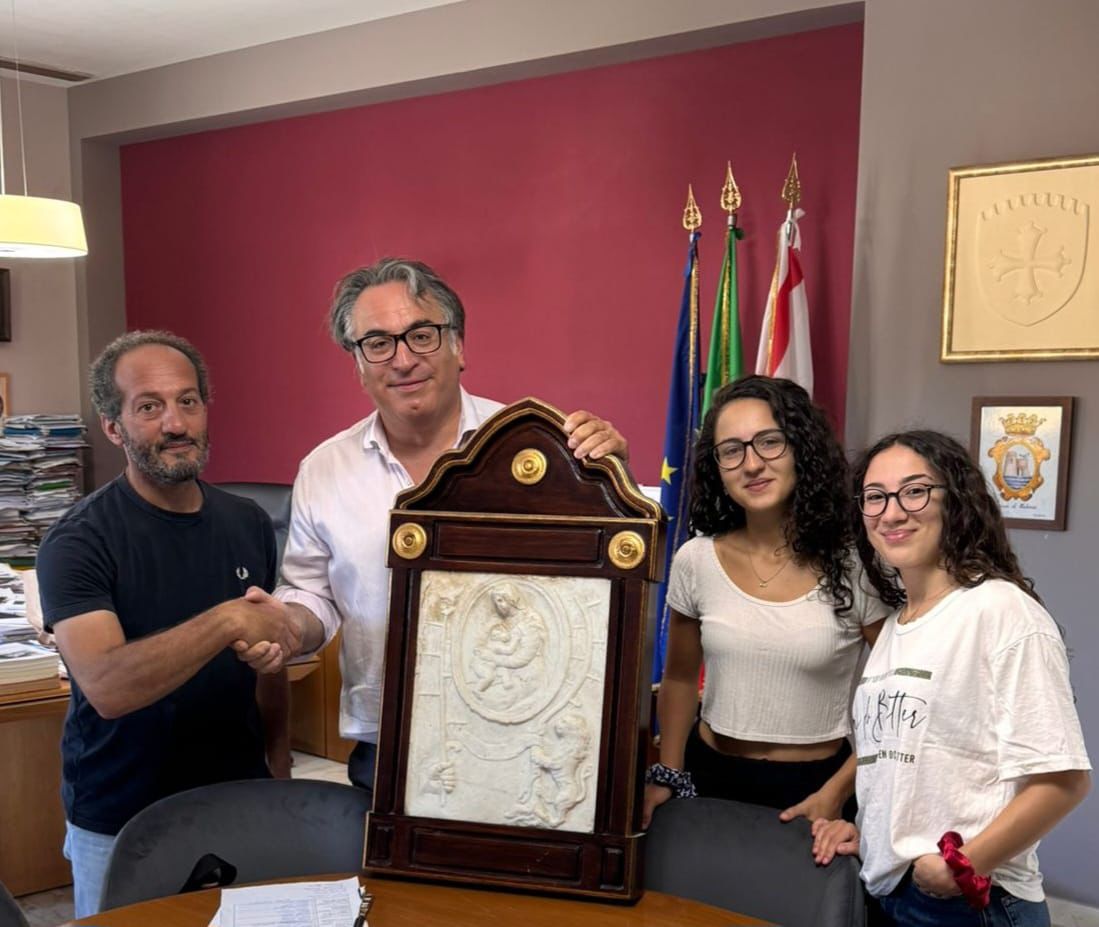 Mulazzo: donato alla comunità un bassorilievo con la Madonna del Latte