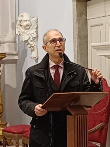 Il momento dell'intervento del priore della Misericordia di Pontremoli, Paolo Angella