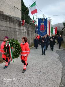 Il corteo verso ll monumento ai caduti dell'eccidio di Regnano