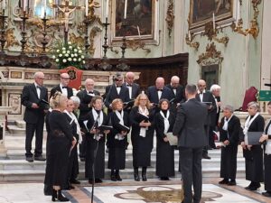 L'esibizione della Corale Santa Cecilia in Duomo, nel corso del concerto