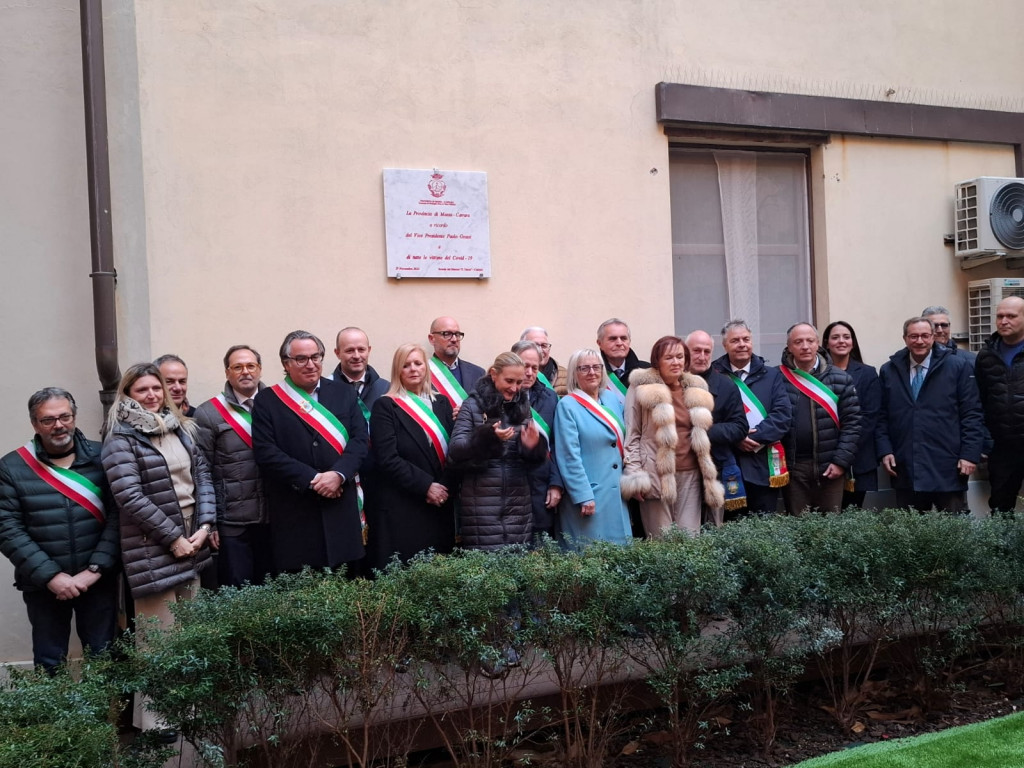 In Palazzo Ducale una lapide in ricordo di Paolo Grassi e di tutti le vittime del Covid