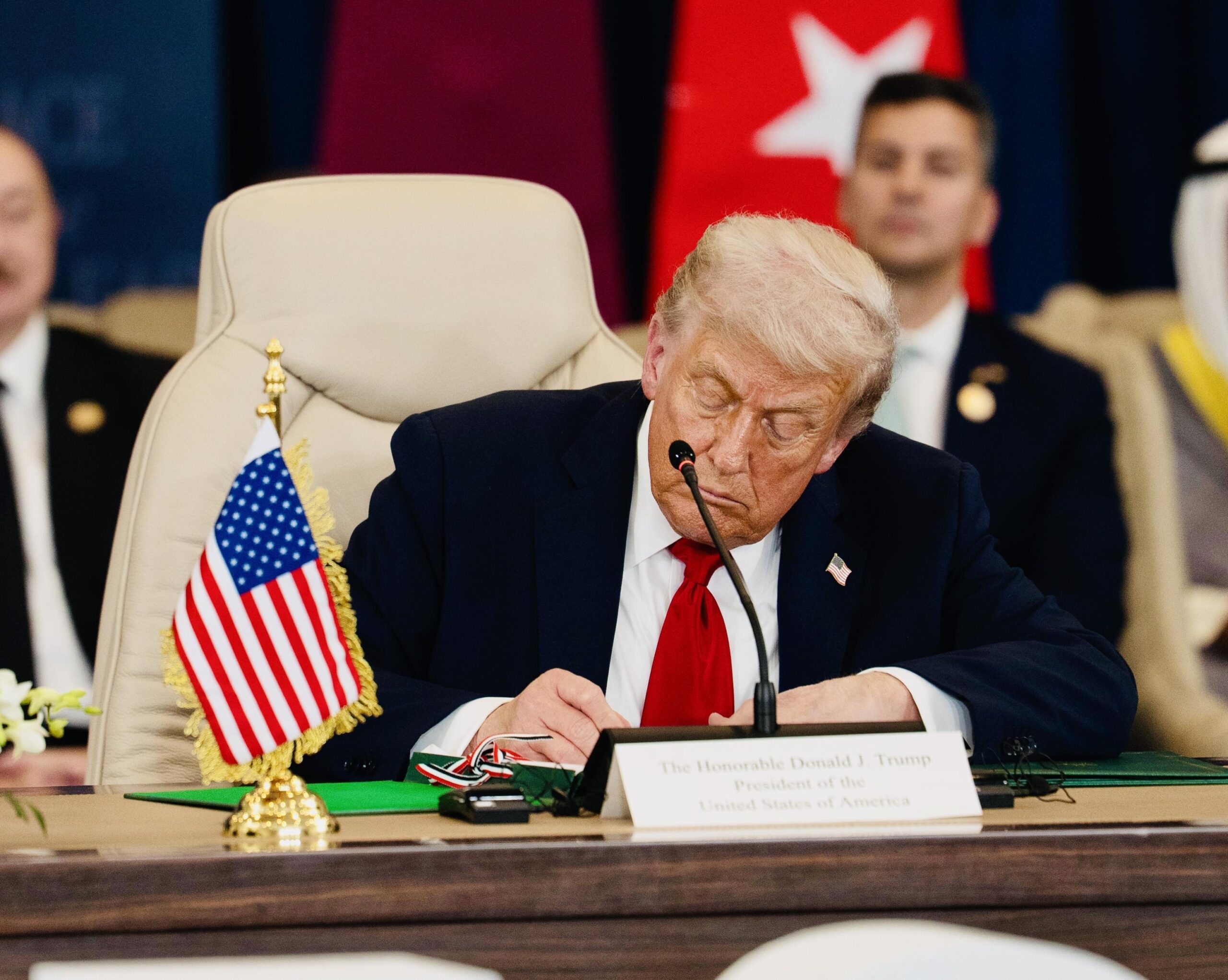 Una pace falsa costruita sopra le teste dei popoli