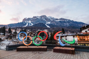 Emblema olimpico per i XXV Giochi Olimpici Invernali Milano Cortina 2026 (Foto AFP/SIR)