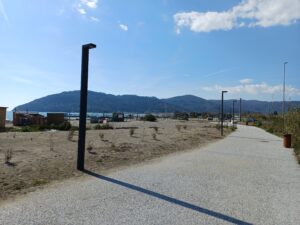 Un tratto del lungomare di Marinella