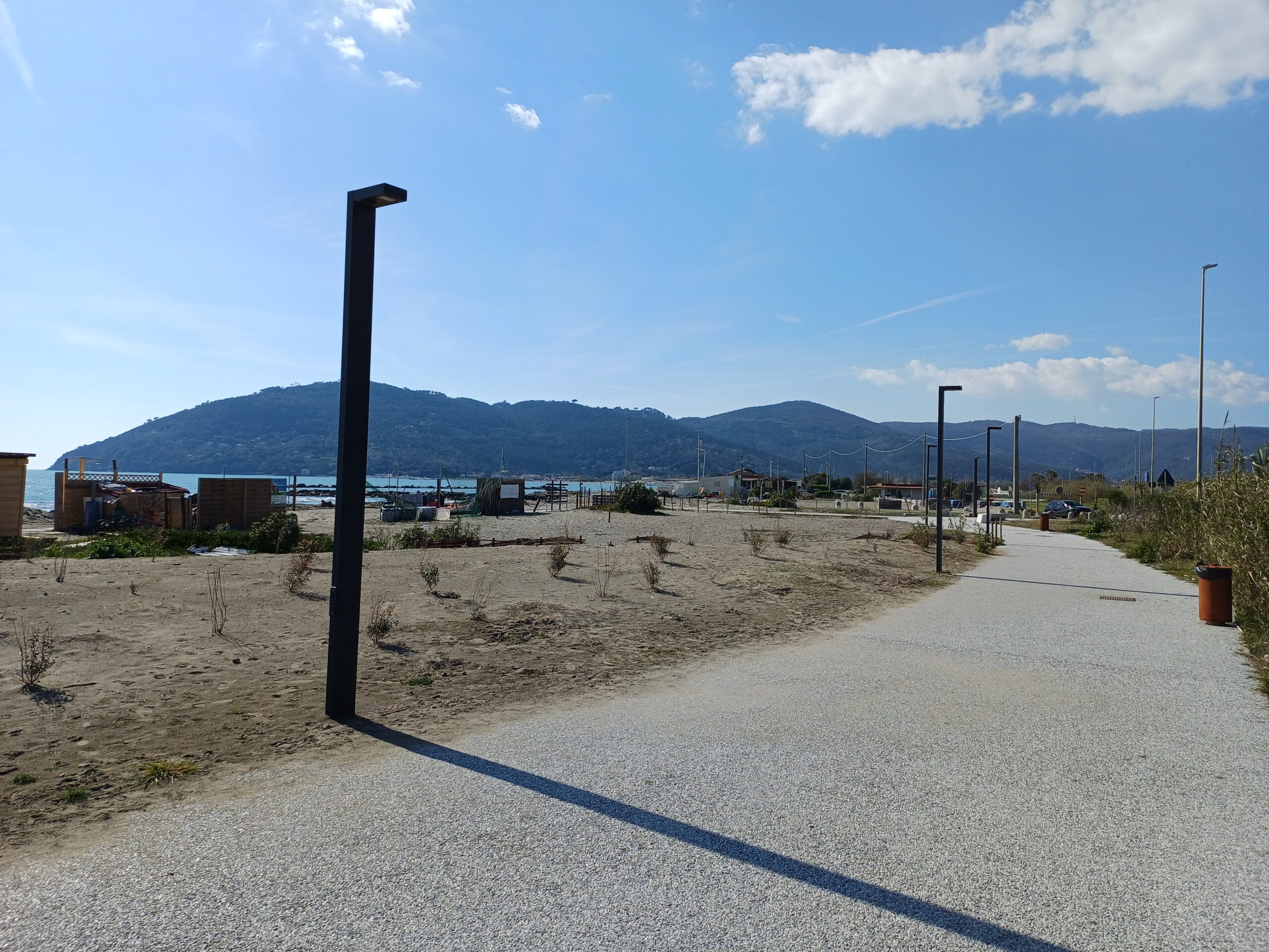 Sul mare dei lunigianesi incombe il caos delle  concessioni balneari