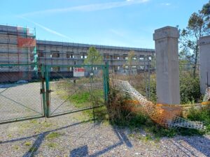 Il cantiere alla ex colonia Olivetti a Marinella
