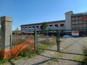 Il cantiere alla ex colonia Olivetti a Marinella