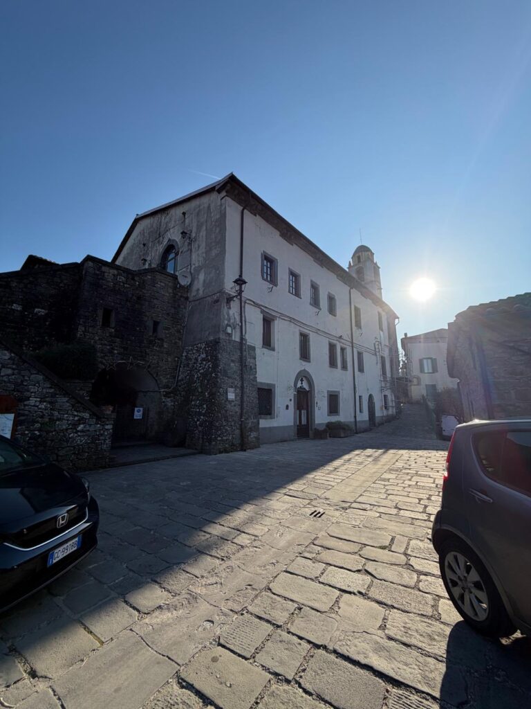 La facciata del Museo Malaspina a Mulazzo con i lavori al tetto appena conclusi