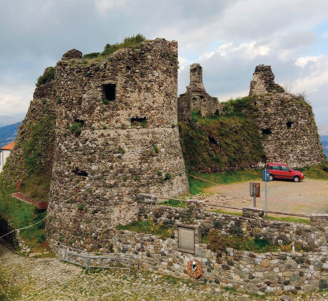 Da Bibola un nuovo grido di allarme per il castello