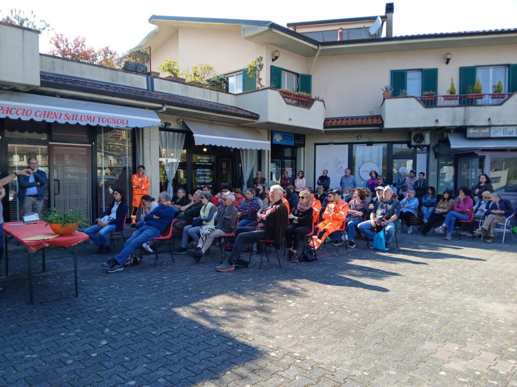 Un momento della giornata di sabato dedicata al corso sul riconoscimento delle erbe spontanee