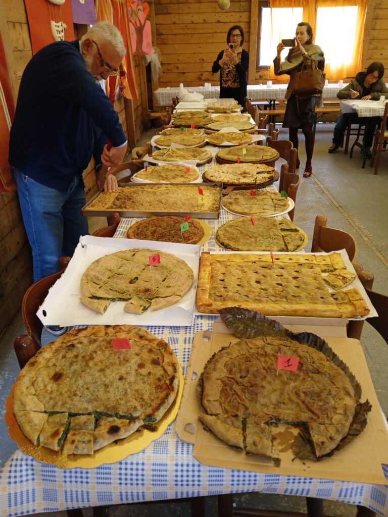 Il tavolo delle torte d'erbi in concorso