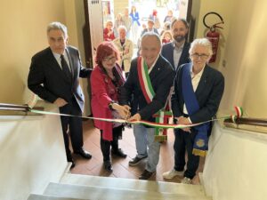 Il momento del taglio del nastro del Museo Archivio della Memoria di Bagnone
