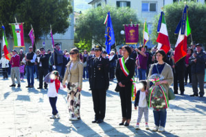 Un momento della celebrazione del 25 Aprile in piazza italia a Pontremoli (Foto Walter Massari)