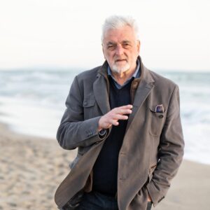 Alberto Nardi Perna che guida la lista di centrosinistra "Crescere Montignoso"