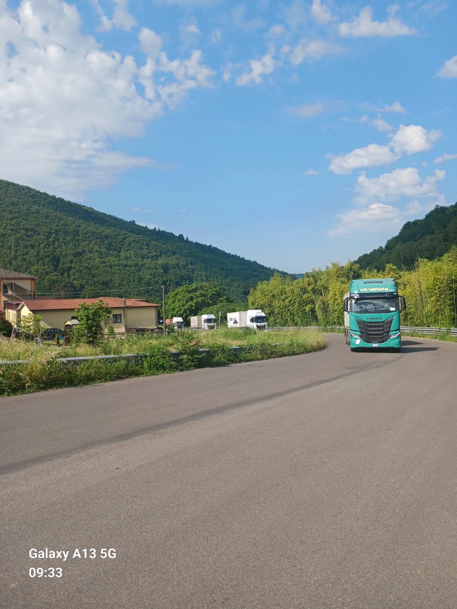 Caos camion a Pieve San Lorenzo: l’ordinanza non basta