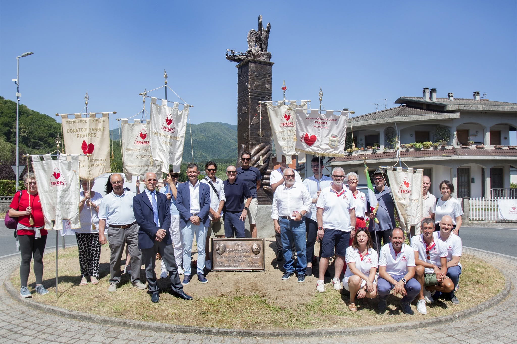 Il monumento che racconta 70 anni di storia dei Fratres Pontremoli