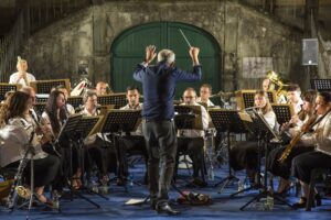 Un momento del concerto della Musica Cittadina in occasione del 2 luglio in piazza Duomo (Foto Walter Massari)