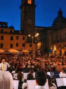 Un momento dell'esibizione della Glenn Miller Band di Bedonia