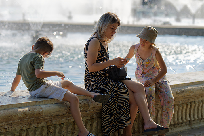 Adolescenti e smartphone: è  necessaria un’alleanza educativa che superi i divieti