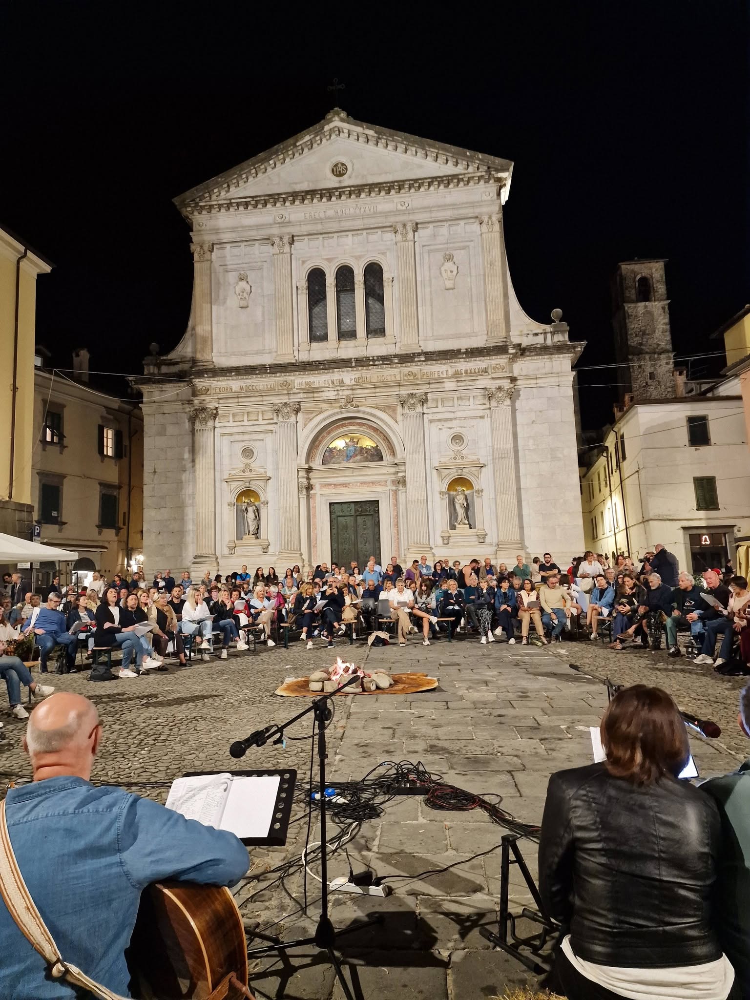 Piazza Duomo trasformata in un coro a cielo aperto